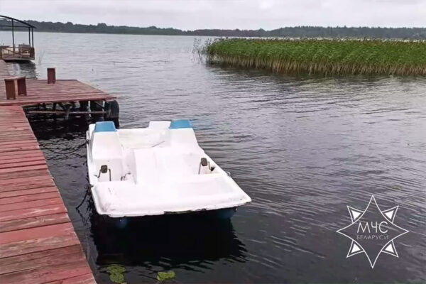 В Браславском районе во время прогулки на катамаране начали тонуть брат с сестрой — на помощь пришел очевидец