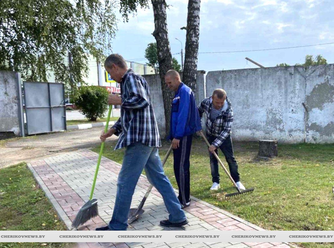 Труд против правонарушений: в Чериковском РОВД объяснили подучетным важность трудоустройства