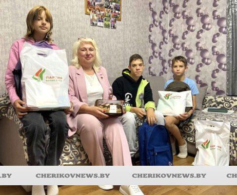 Чериковское районное отделение партии «Белая Русь» присоединилось к благотворительной акции «В школу — с радостью»