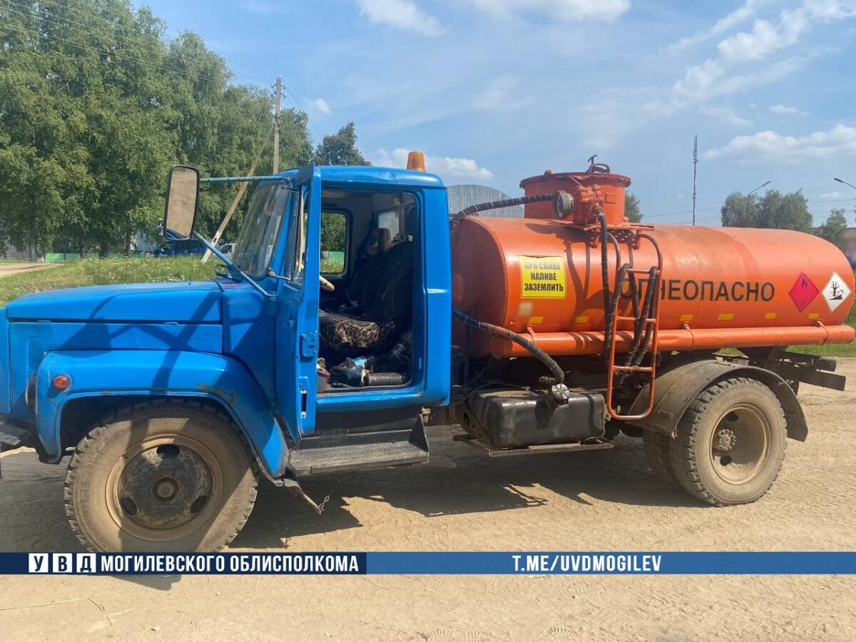400 литров мимо бака: в Горецком районе водитель бензовоза сливал топливо и продавал знакомому