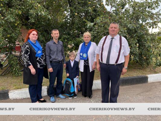 «Портфель — для первоклашки»: в Черикове продолжают помогать семьям готовить детей к новому учебному году